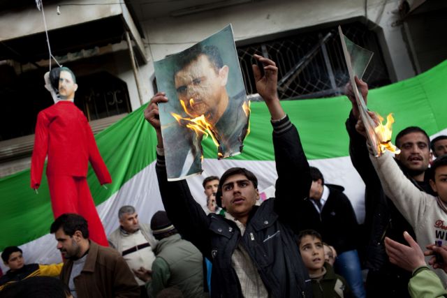 Νέες κυρώσεις από την ΕΕ, ενώ συνεχίζεται το αιματοκύλισμα στη Συρία